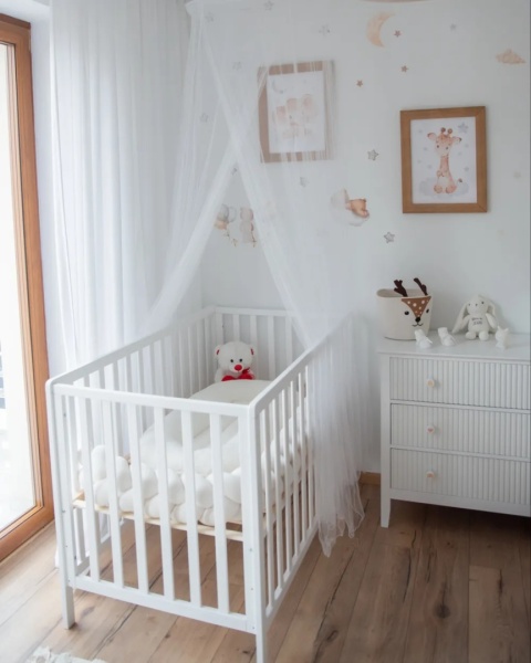 Beliani Łóżeczko dziecięce KIAMA 60 × 120 cm białe z drewna sosnowego