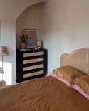 Beliani Komoda MOURA Czarna z 4 Szufladami Boho Rattan 80x40x98 cm