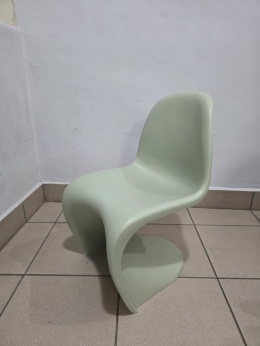 Designerskie Krzesło Dziecięce Beliani JUNIOR S-CHAIR - Oliwkowe - Tworzywo ABS