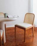 Elegancki Zestaw 4 Krzeseł do Jadalni EDINA - Drewno Kauczukowe i Rattan - Styl Retro
