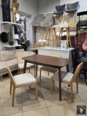 Elegancki Zestaw 4 Krzeseł do Jadalni EDINA - Drewno Kauczukowe i Rattan - Styl Retro