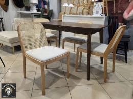 Elegancki Zestaw 4 Krzeseł do Jadalni EDINA - Drewno Kauczukowe i Rattan - Styl Retro