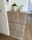 Beliani Szafka na buty LYNWOOD Jasnobrązowa 60 x 24 x 113 cm z żebrowanymi frontami do 12 par butów