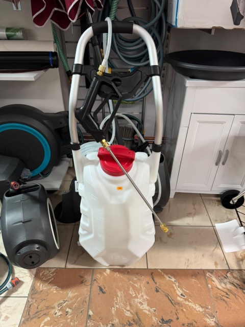 Forum Equipement® PRO SPRAYER – Profesjonalny Samodzielny Opryskiwacz Akumulatorowy na Wózku – Pojemność: 30L