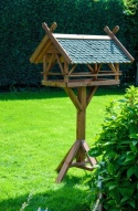dobar® Westfalen (49005e) – Ekskluzywny Drewniany Karmnik dla Ptaków na Solidnym Stojaku – 78 x 62 x 148 cm