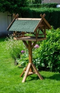 dobar® Westfalen (49005e) – Ekskluzywny Drewniany Karmnik dla Ptaków na Solidnym Stojaku – 78 x 62 x 148 cm
