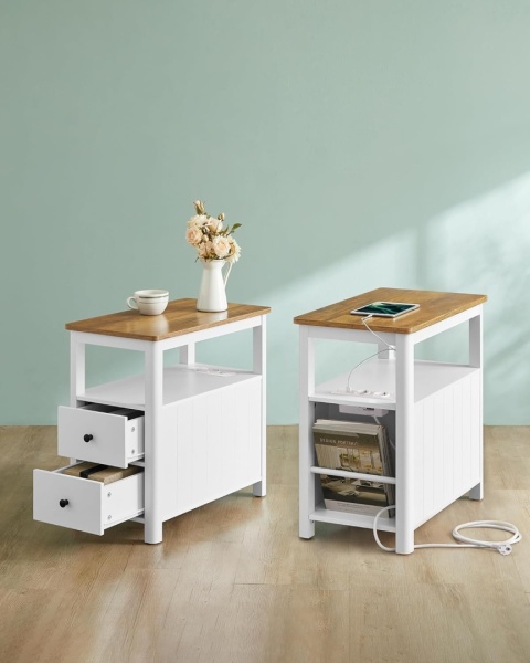 VASAGLE® – Wielofunkcyjny Wąski Stolik Boczny i Nocny – Model LET327W14 – Wbudowana Listwa Zasilająca (2x Gniazdko, 2x USB)