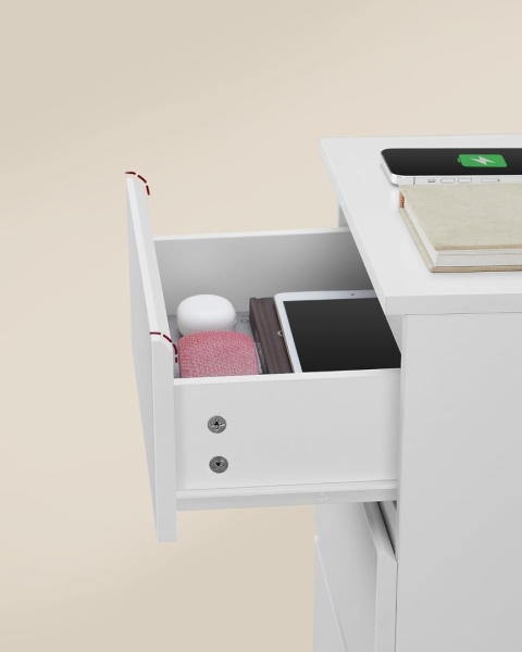 VASAGLE® – Nowoczesny Elegancki Stolik Nocny i Pomocniczy – Model LET631W14 – Wbudowana Stacja Ładowania (2x Gniazdko, 2x USB)