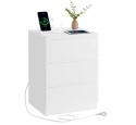 VASAGLE® – Nowoczesny Elegancki Stolik Nocny i Pomocniczy – Model LET631W14 – Wbudowana Stacja Ładowania (2x Gniazdko, 2x USB)