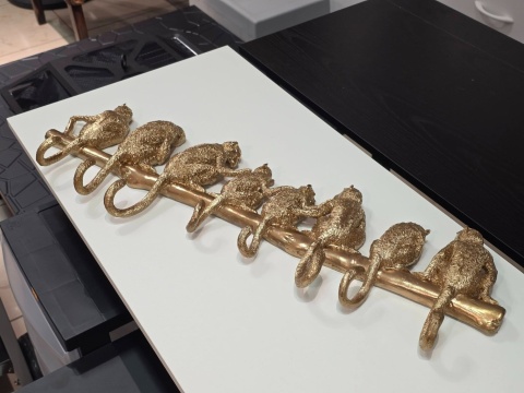 KARE DESIGN Monkey Hook® – Złoty Wieszak Ścienny z Motywem Zwierzęcym – 8 Solidnych Haczyków – Materiał: Polirezyna Premium