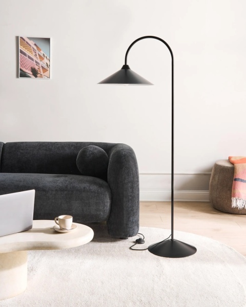 Beliani® Savegre – Minimalistyczna Czarna Lampa Podłogowa (Wysokość 150 cm) – Malowane Żelazo, Stożkowy Klosz