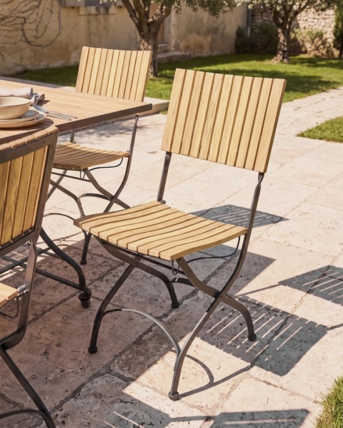 Beliani® Lascari – Zestaw Mebli Ogrodowych Bistro (Stolik Okrągły 45 cm + 2 Składane Krzesła)