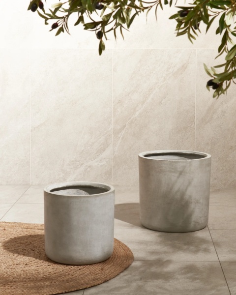 Beliani® Messene – Okrągła Donica Ogrodowa i Domowa (34 x 34 x 33 cm / Pojemność 10L)