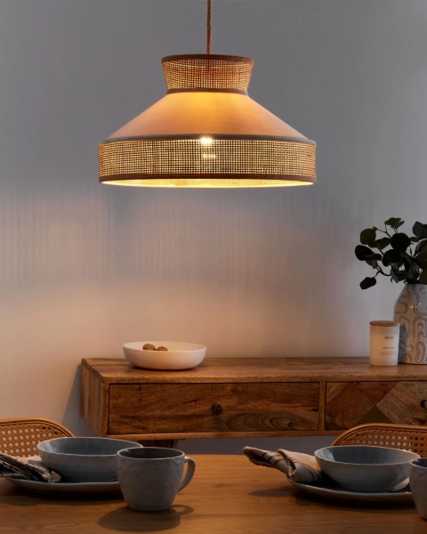 Beliani® BATALI – Elegancka Lampa Wisząca Rattanowa z Welurowym Akcentem (45 x 45 x 167 cm)