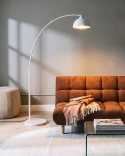 Beliani® CAGAYAN – Elegancka Duża Lampa Podłogowa Łukowa (170-200 cm) – Ciężka Marmurowa Podstawa
