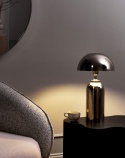 Beliani® JALANGI – Elegancka Metalowa Lampa Stołowa / Biurkowa z Kopułowym Kloszem (26 x 26 x 47 cm)