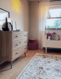 Komoda Beliani PONCA – 3 szuflady z rattanem, jasne drewno, 90×79 cm