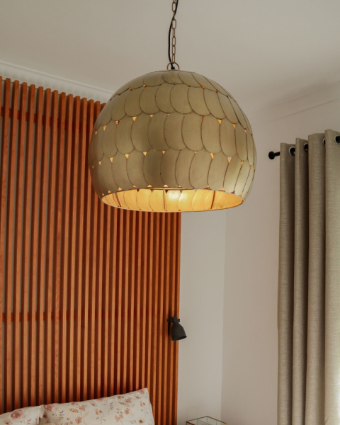 Lampa Wisząca HARANGI Beliani Metal Mosiądz Retro Klosz Sferyczny Lampa Wisząca HARANGI Beliani Metal Mosiądz Retro Klosz Sferyczny