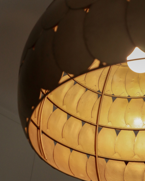 Lampa Wisząca HARANGI Beliani Metal Mosiądz Retro Klosz Sferyczny Lampa Wisząca HARANGI Beliani Metal Mosiądz Retro Klosz Sferyczny