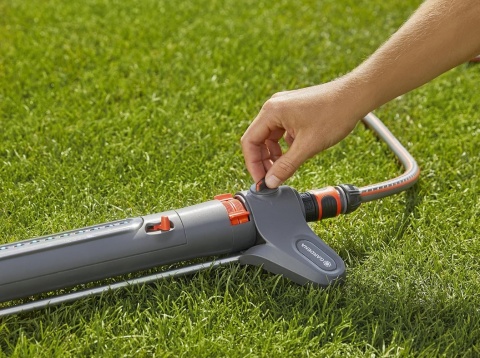 Gardena Zraszacz Wahadłowy AquaZoom M – Elastyczne Nawadnianie 9-250 m², Regulowany Zasięg i Szerokość Gardena Zraszacz Wahadłowy AquaZoom M – Elastyczne Nawadnianie 9-250 m², Regulowany Zasięg i Szerokość
