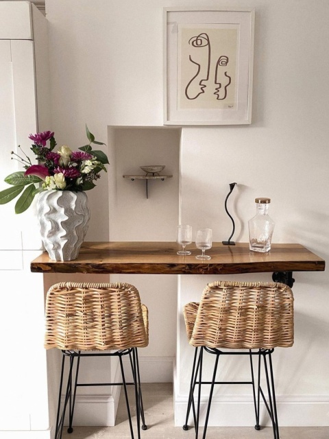 Beliani Krzesło Barowe CASSITA Rattan Naturalny Rustykalne Beliani Krzesło Barowe CASSITA Rattan Naturalny Rustykalne