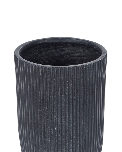 Doniczka Beliani EANTIO 25 cm – czarna, nowoczesna, z otworem drenażowym Doniczka Beliani EANTIO 25 cm – czarna, nowoczesna, z otworem drenażowym