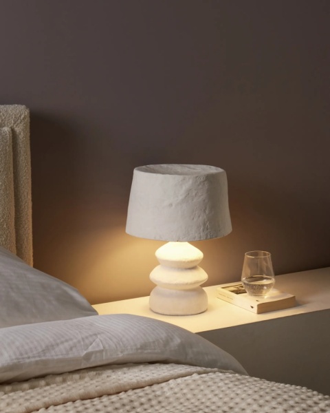 Beliani Lampa stołowa ARAPEY z papier-mâché Biała 39 cm Ręcznie robiona