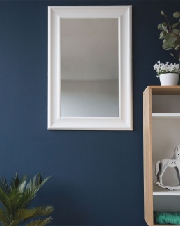 Beliani Lustro ścienne 60x90 cm białe LUNEL – prostokątne z ozdobną ramą