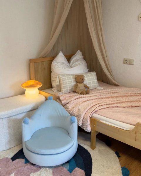 Beliani Rozsuwane łóżko dziecięce MONTIGNY 90×200 cm drewno sosnowe jasnobrązowe