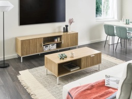 Beliani Szafka RTV ROYALLA 180 cm jasnobrązowa z półkami i drzwiami