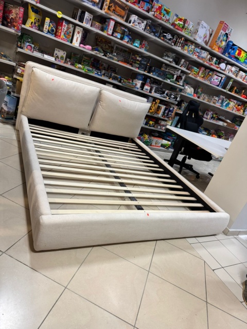 Łóżko tapicerowane Beliani BAJONNA 180 x 200 cm (EU Super King) Jasnobeżowe (Light Beige)