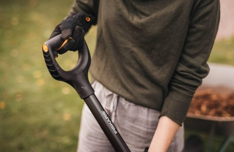 Szpadel Ergonomiczny Fiskars – Zaokrąglony, Stal Borowa, Powłoka SoftGrip