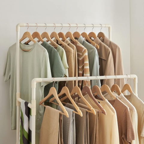 SONGMICS – Metalowy wieszak/ regał na ubrania z podwójnym drążkiem i półkami – biały